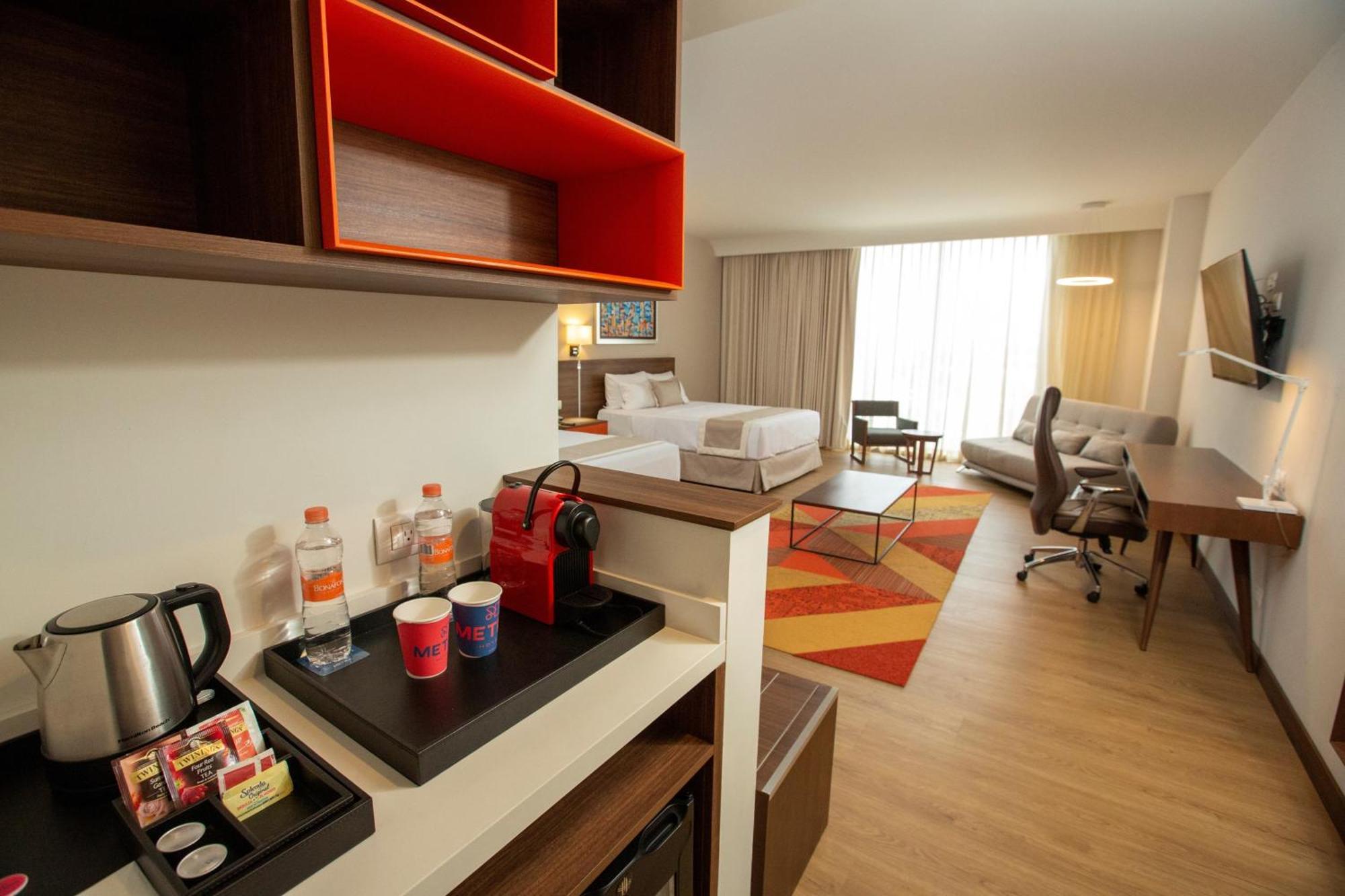 Metria Hotel León Exteriér fotografie A typical studio room at a Residence Inn