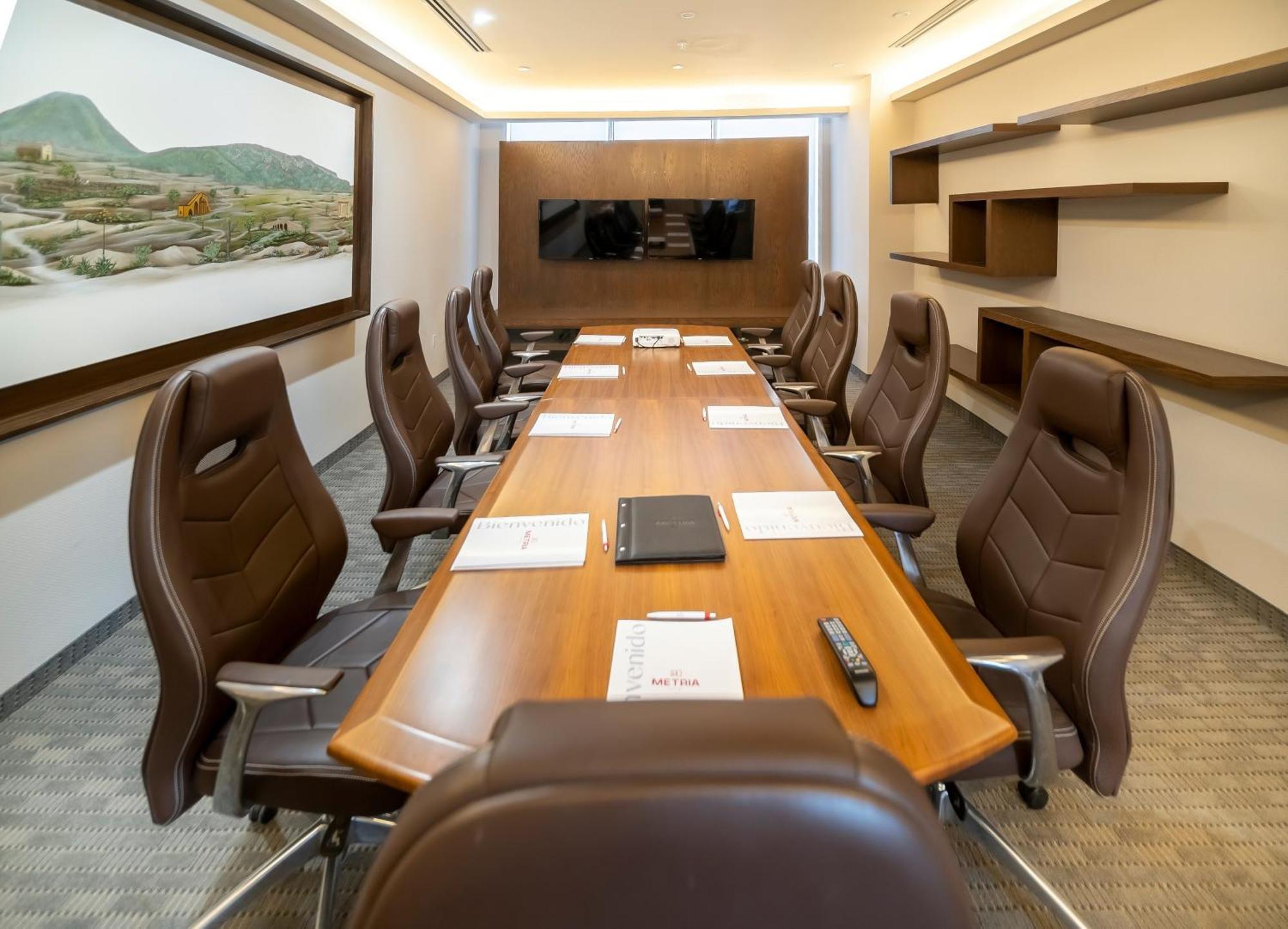 Metria Hotel León Exteriér fotografie Boardroom at the headquarters of the National Bank of Greece