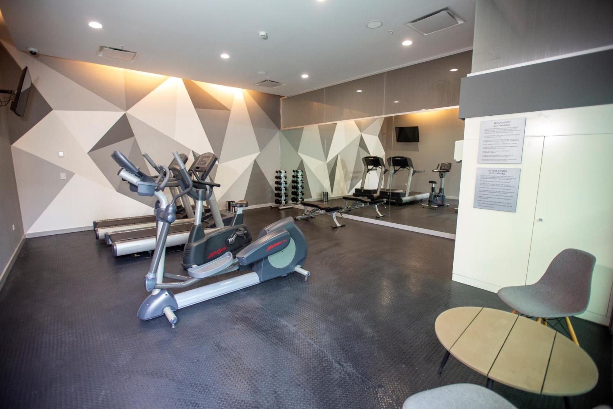 Metria Hotel León Exteriér fotografie The gym at the hotel